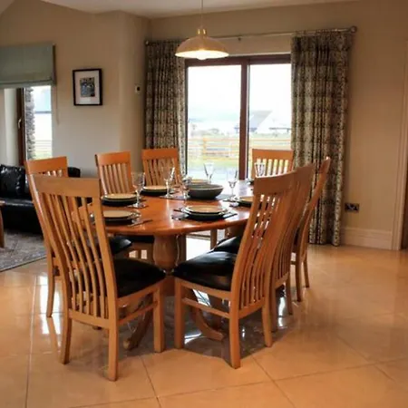 Holiday home Ballyferriter Links Side House *